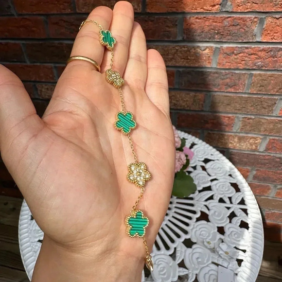 Green Alhambra 18K Gold Stainless Steel Waterproof Bracelet - Picture 7 of 16